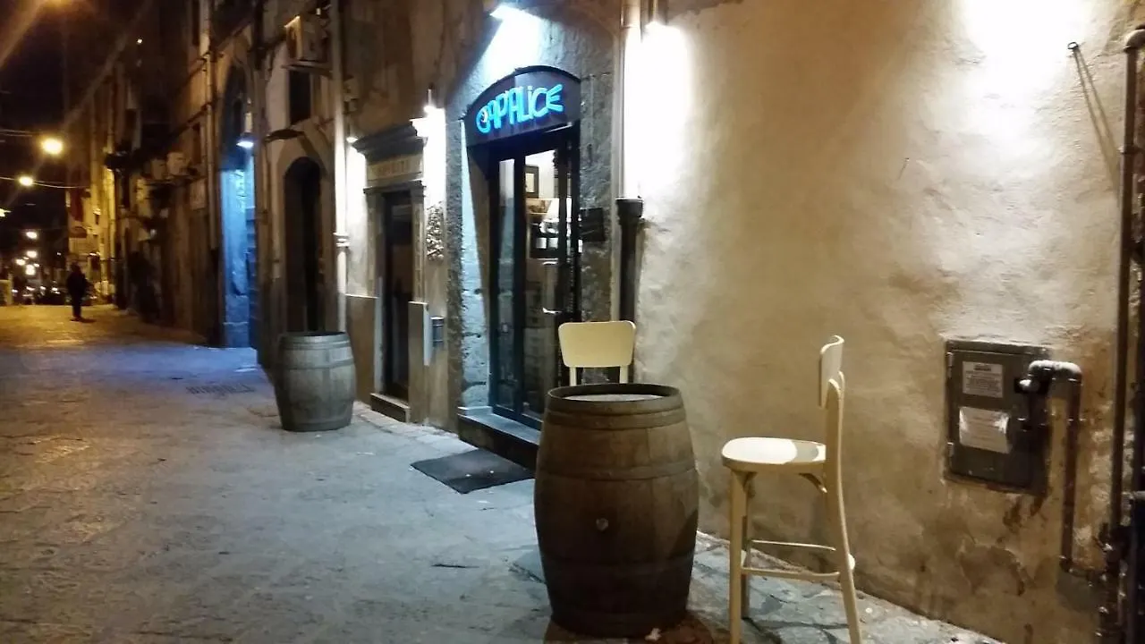 *** Bed & Breakfast Ai Baretti B&B Napoli Italia
